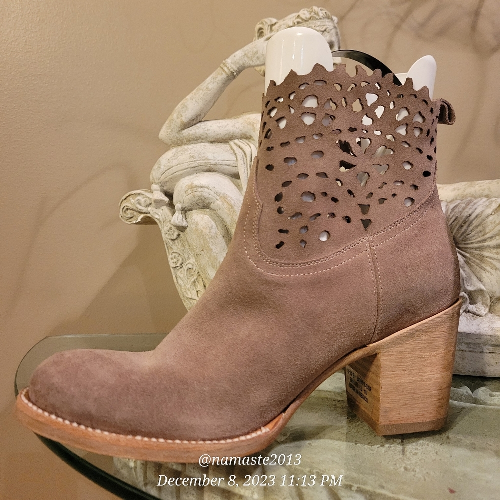 Frye Victoria Cut Short Boots in Dusty Rose Luxury Designer Leather Cut Out #653 - Picture 3 of 11